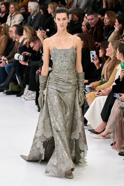 Look 28